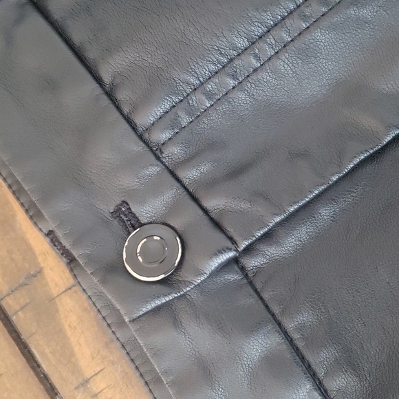 White fox faux leather pants - Picture 4 of 7